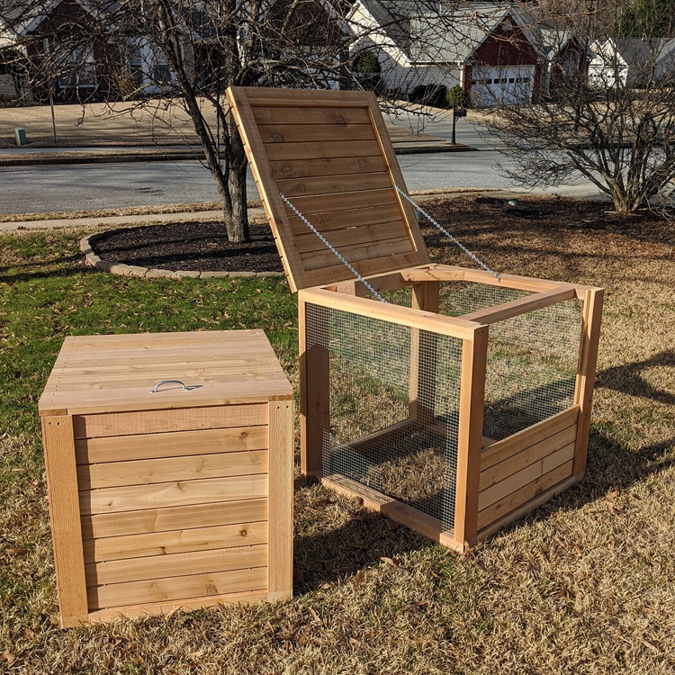 Ventilated Compost Bin with Removable Panels and Galvanized Mesh​